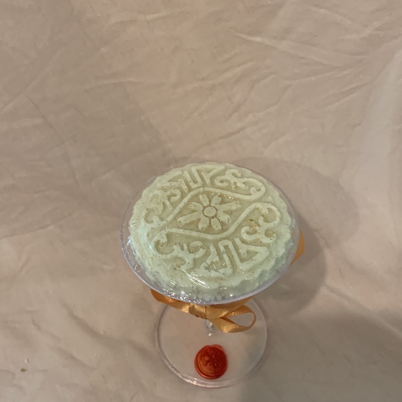 Mini Martini Glass with Bath Crystals and Soap - Picture 4 of 6